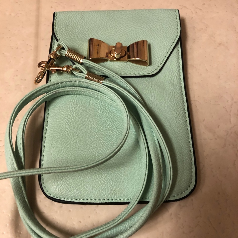 Purse with removable strap